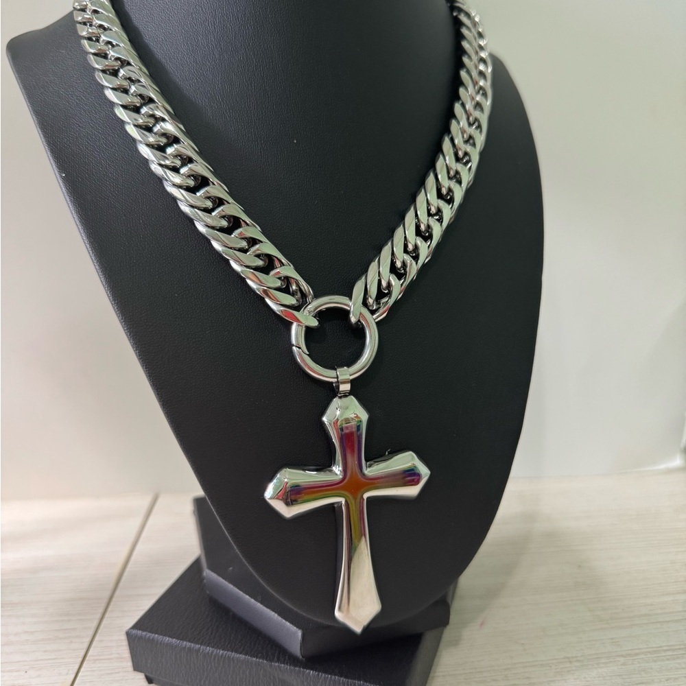 Chunky Silver Curb Chain Necklace with Cross Pendant 16inch - Picture 3 of 5